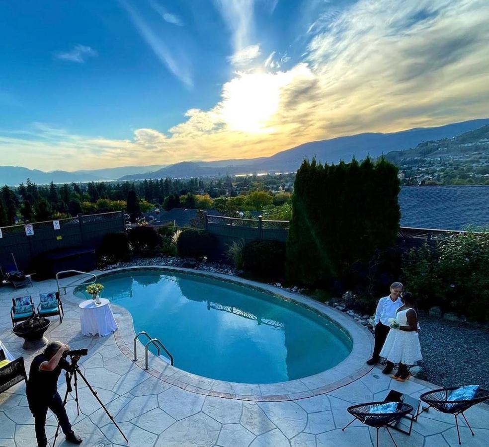 A Vista Villa Couples Retreat Kelowna Exterior photo