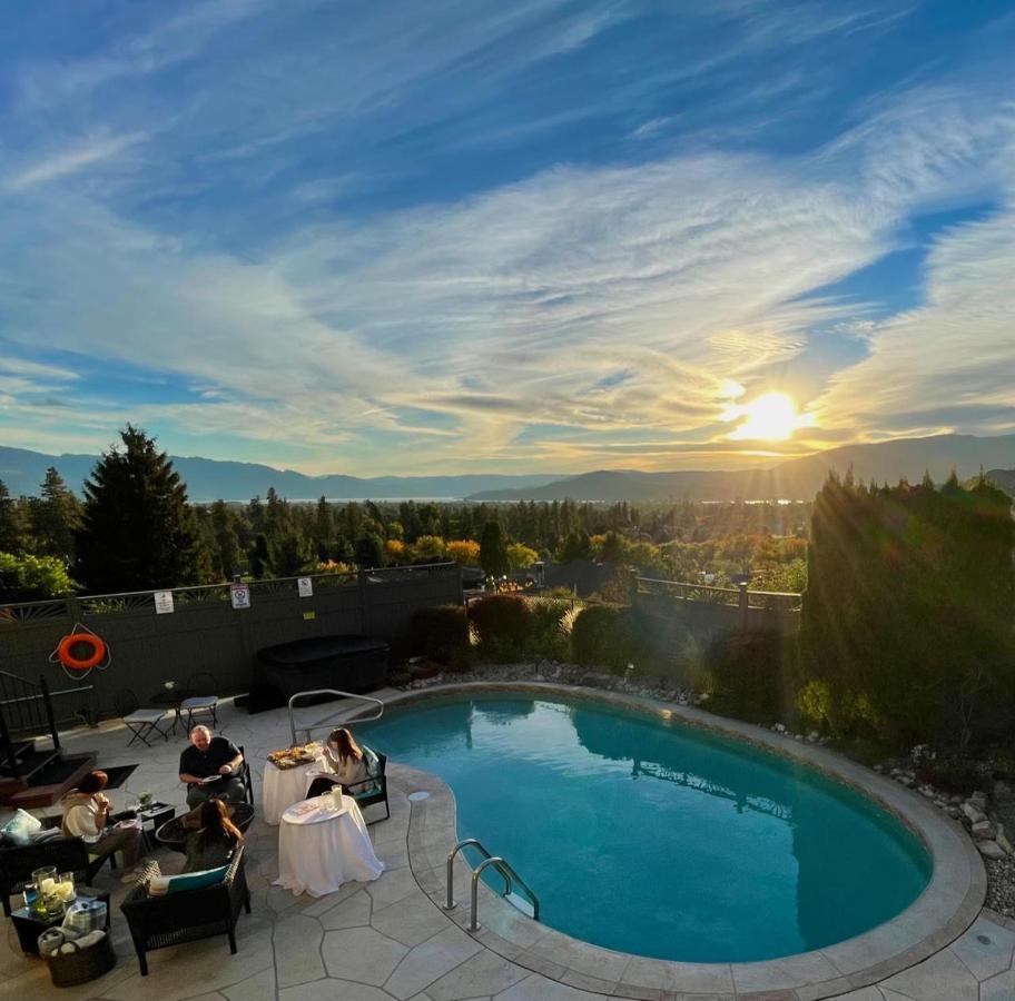 A Vista Villa Couples Retreat Kelowna Exterior photo