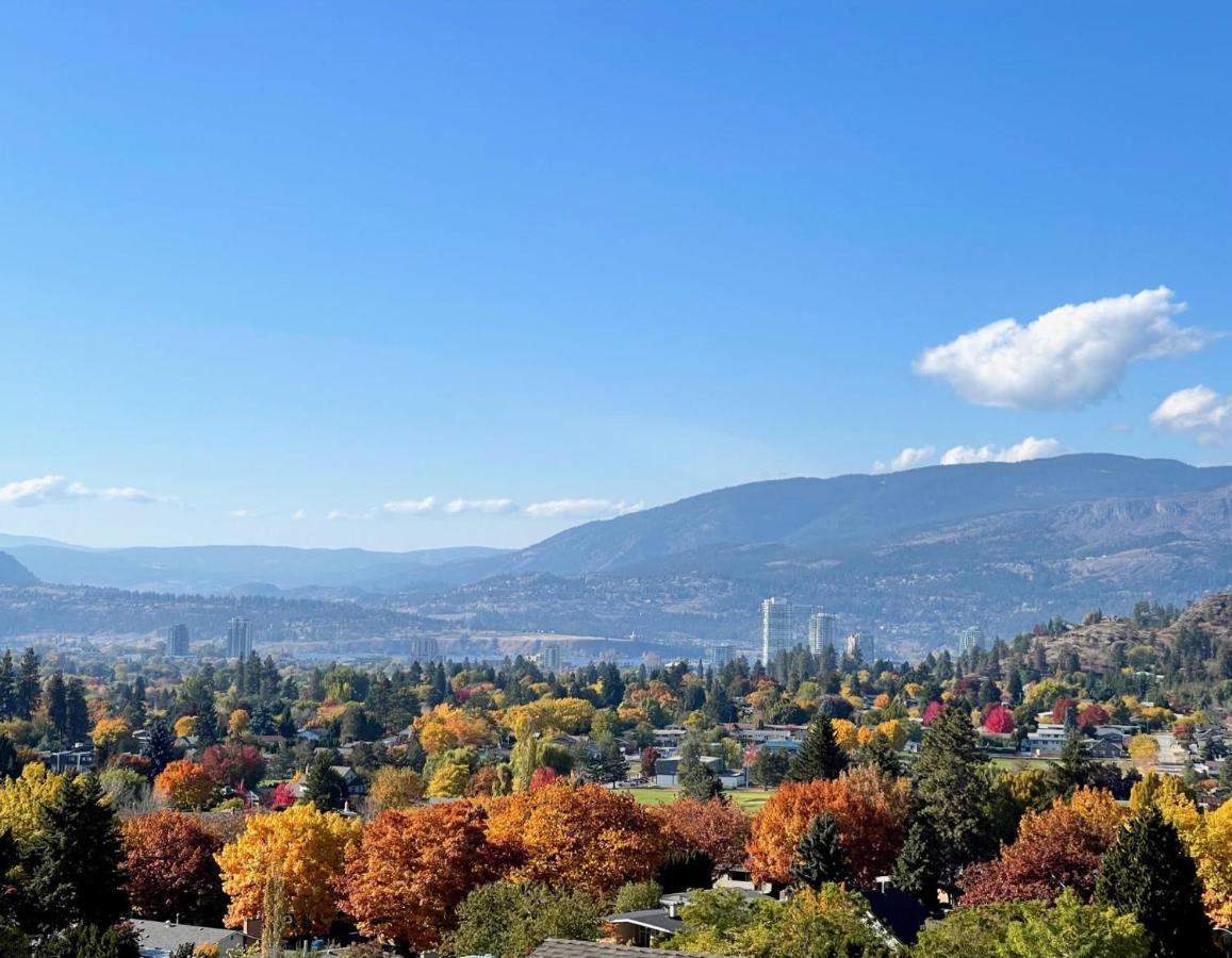 A Vista Villa Couples Retreat Kelowna Exterior photo