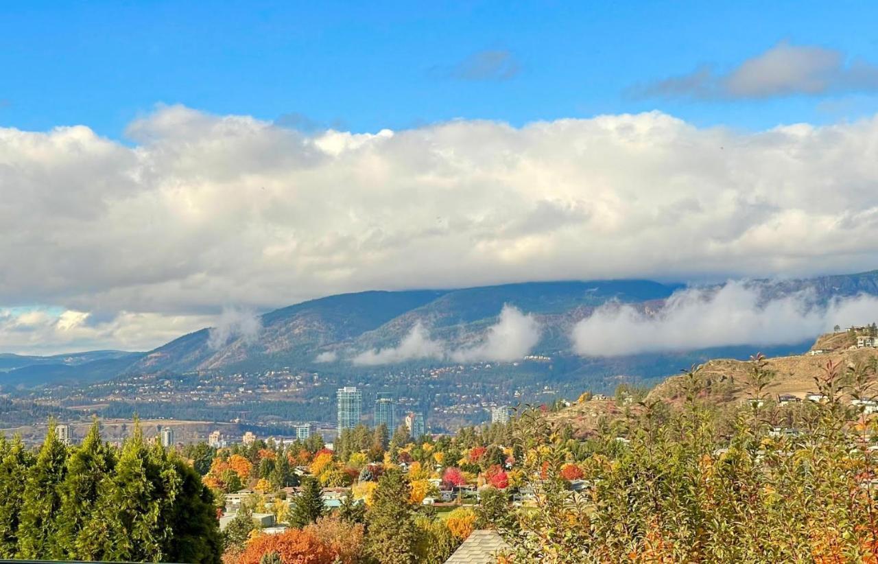 A Vista Villa Couples Retreat Kelowna Exterior photo