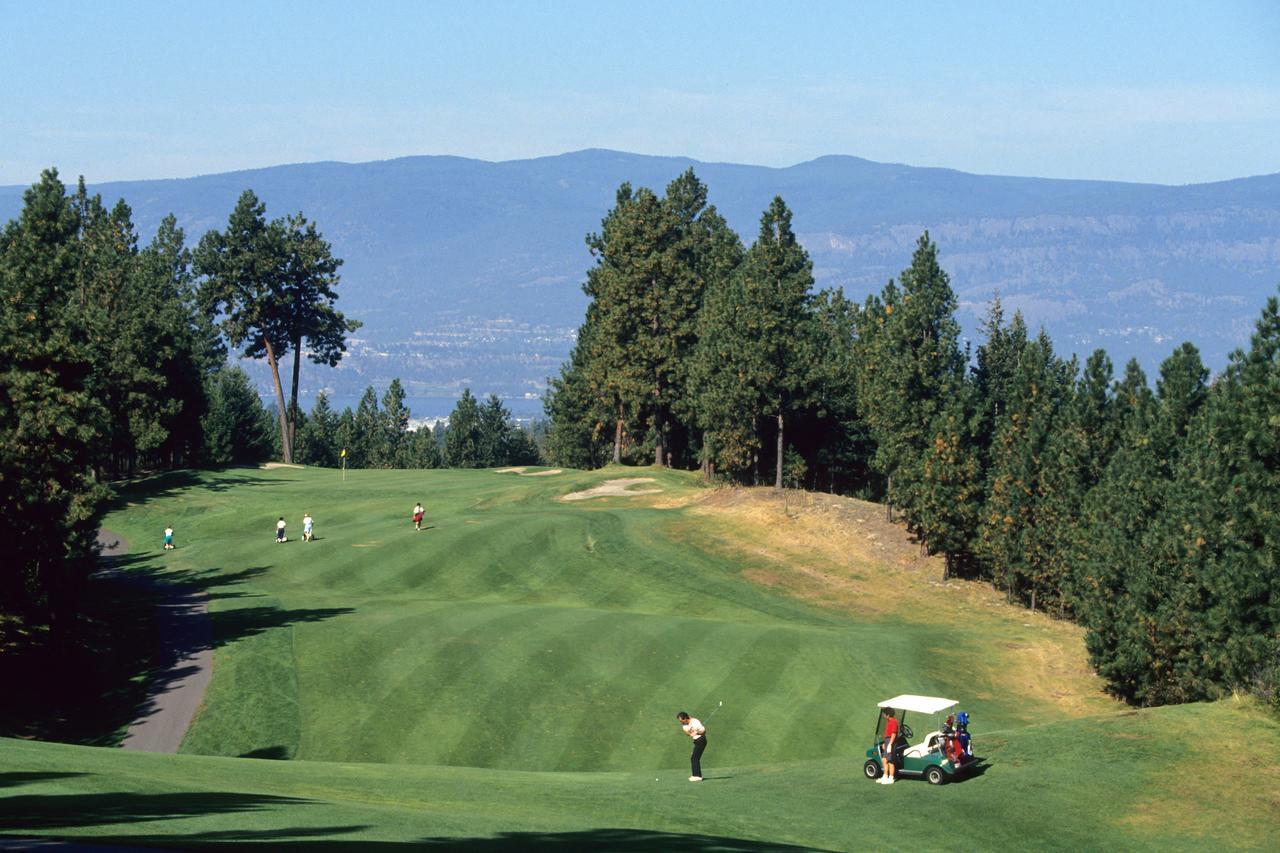 A Vista Villa Couples Retreat Kelowna Exterior photo