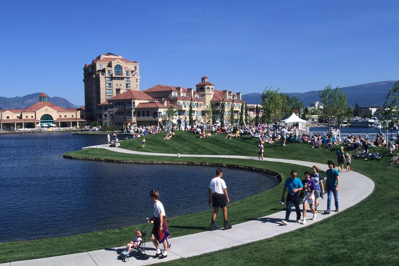 A Vista Villa Couples Retreat Kelowna Exterior photo